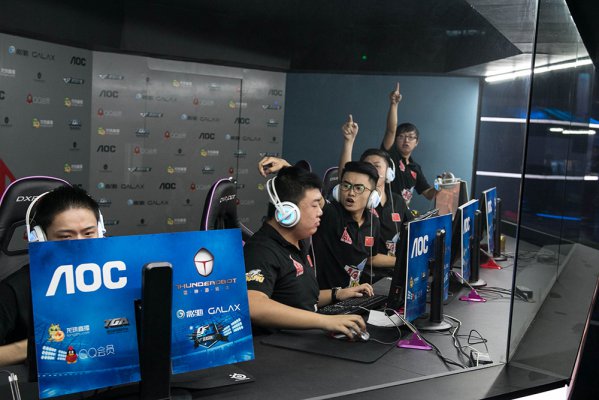 22岁中场 22岁中场